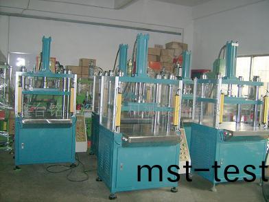 四(si)柱油(you)壓機