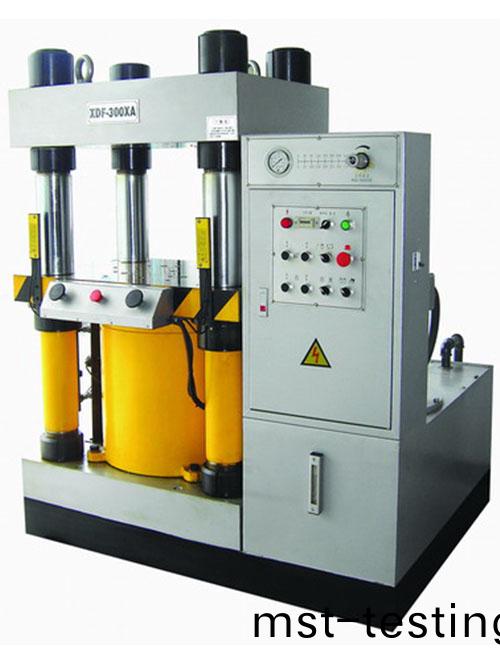 四(si)柱(zhu)油壓機(ji)