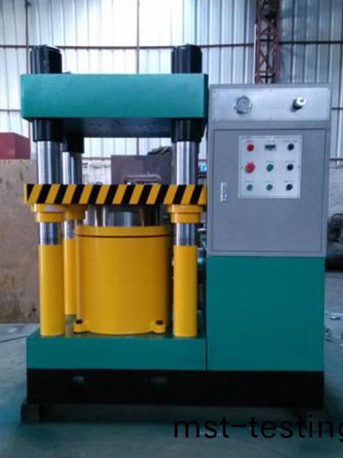 四柱(zhu)油(you)壓機